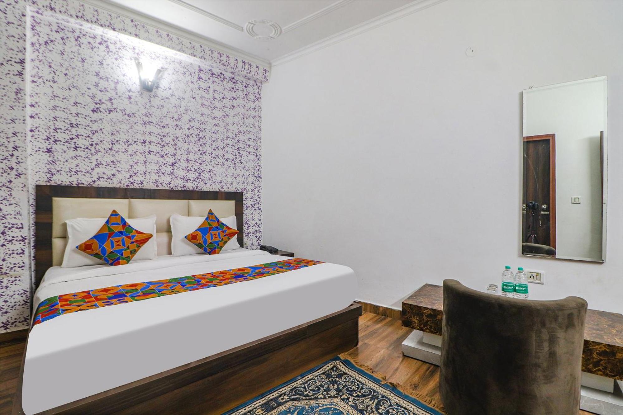 Fabexpress Sinon Hotell New Delhi Exteriör bild