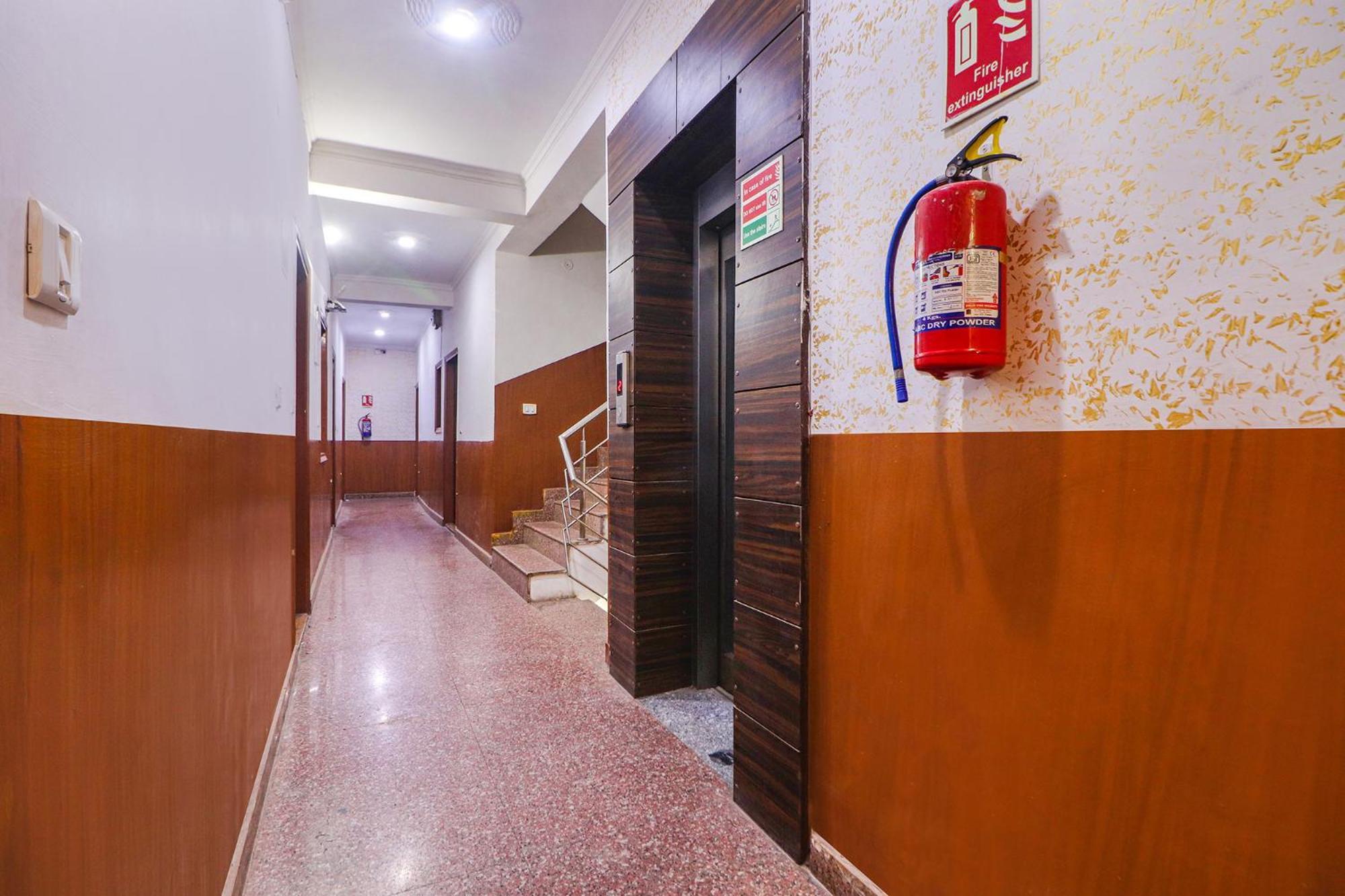 Fabexpress Sinon Hotell New Delhi Exteriör bild
