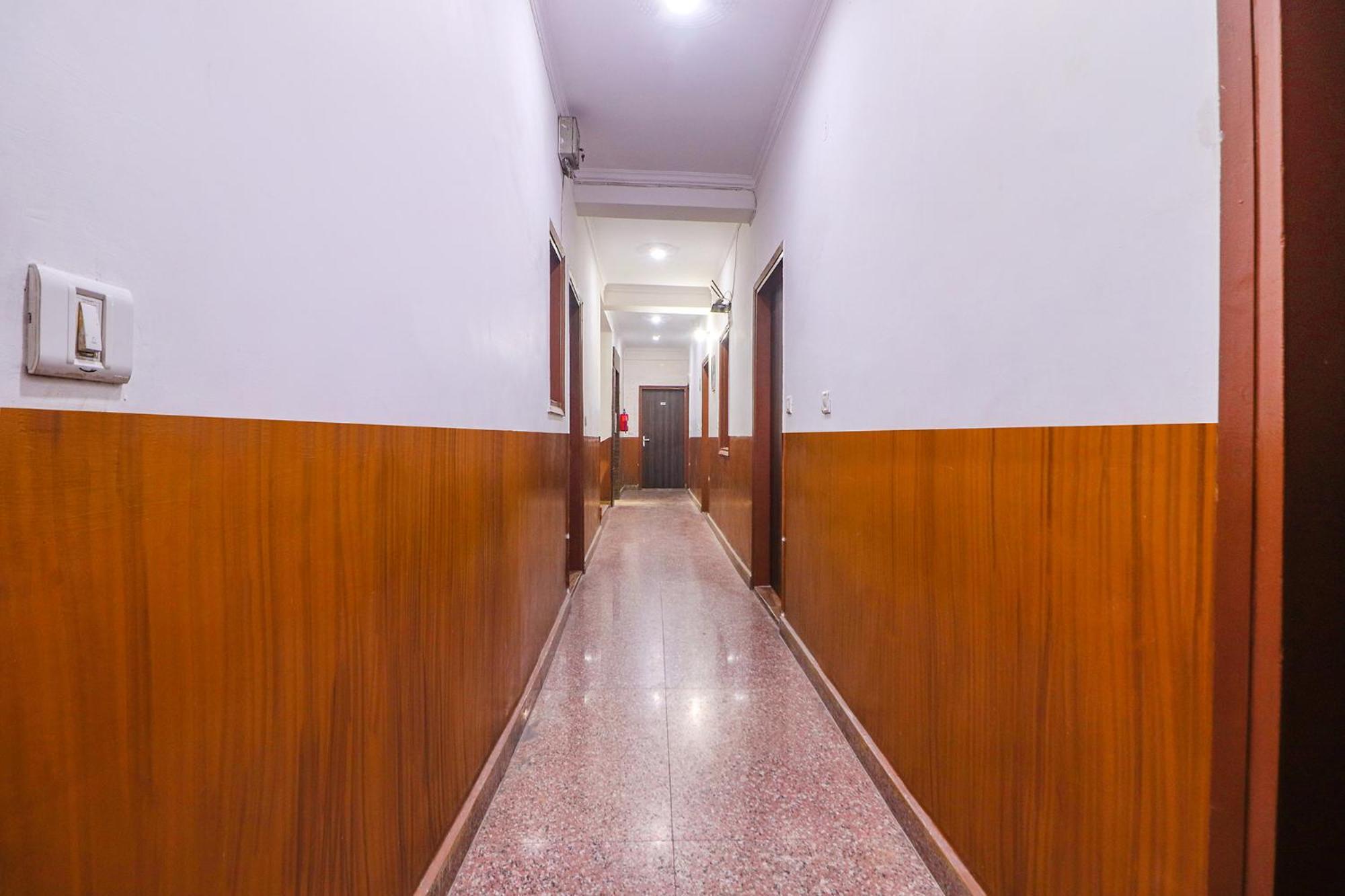 Fabexpress Sinon Hotell New Delhi Exteriör bild