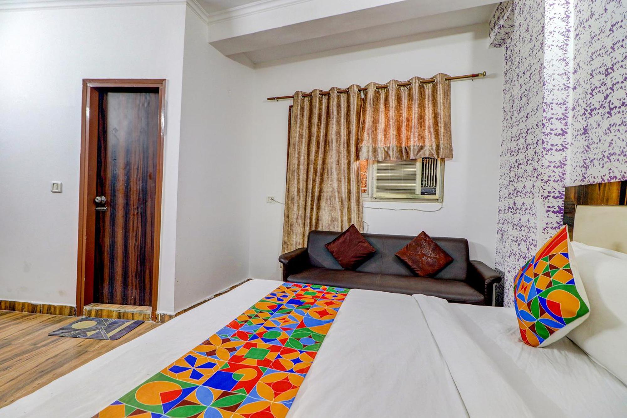 Fabexpress Sinon Hotell New Delhi Exteriör bild