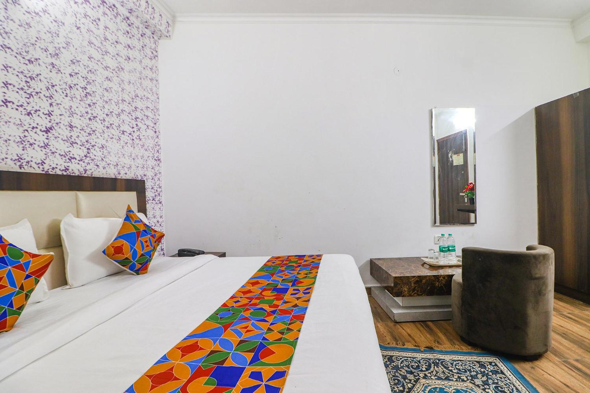 Fabexpress Sinon Hotell New Delhi Exteriör bild
