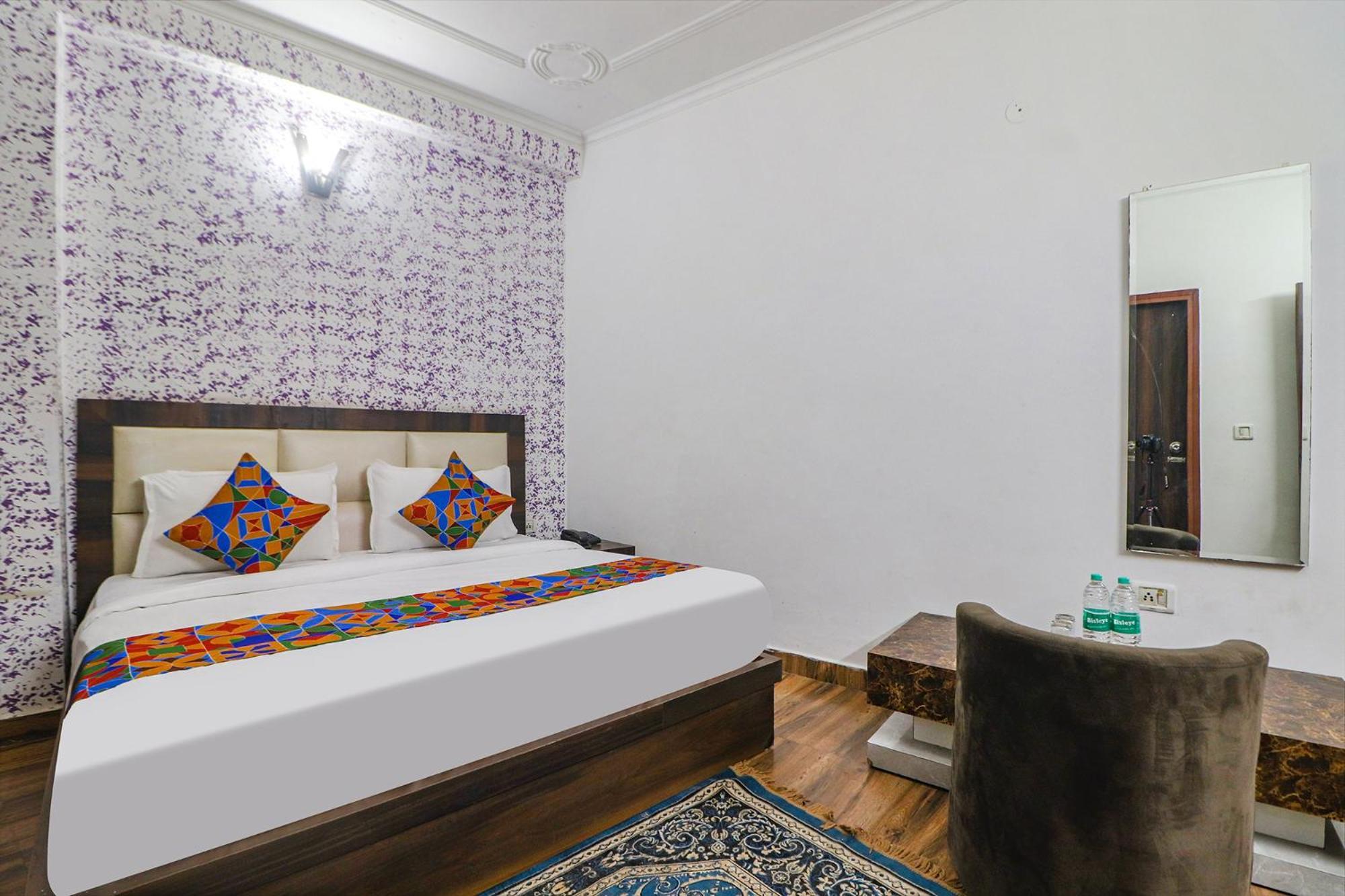 Fabexpress Sinon Hotell New Delhi Exteriör bild